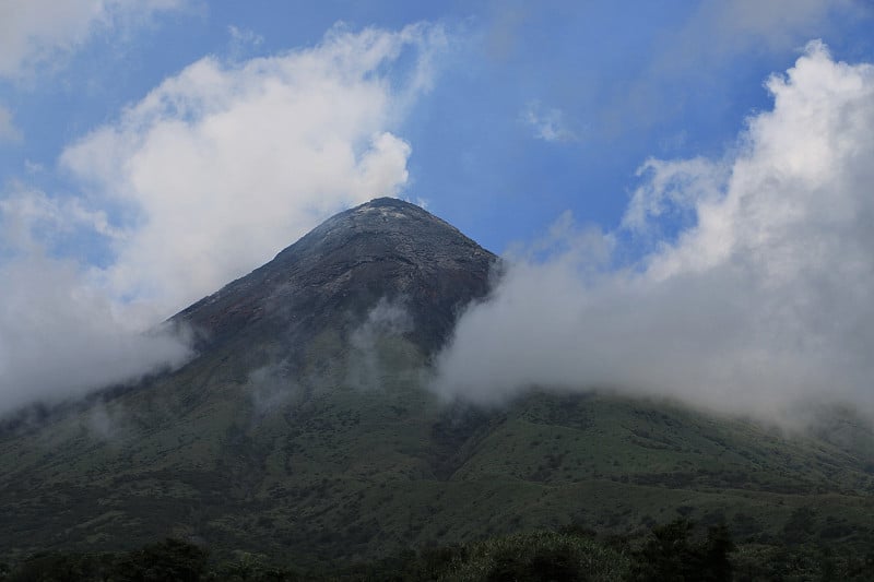 Volcan马荣火山顶点