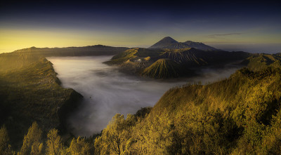 Bromo火山是印度尼西亚东爪哇腾格里山脉的一个活火山。