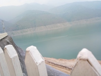 特赫里湖