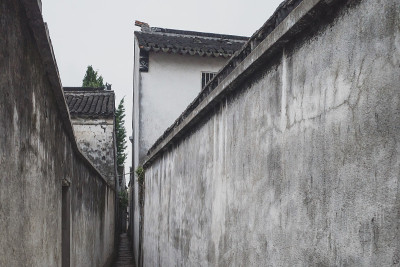 中国同里古城狭窄的小巷