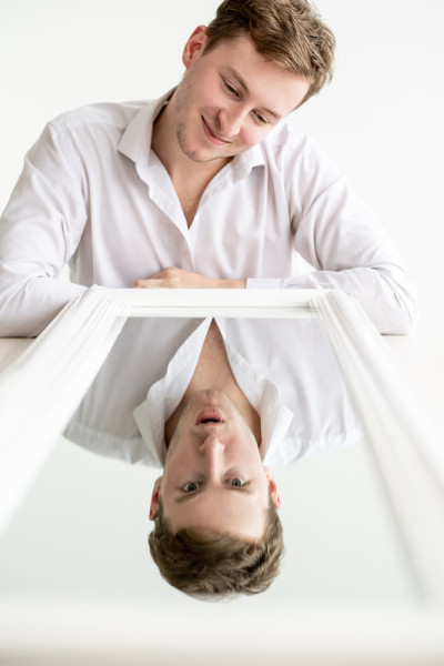 超现实的男性肖像内心冲突躁郁症