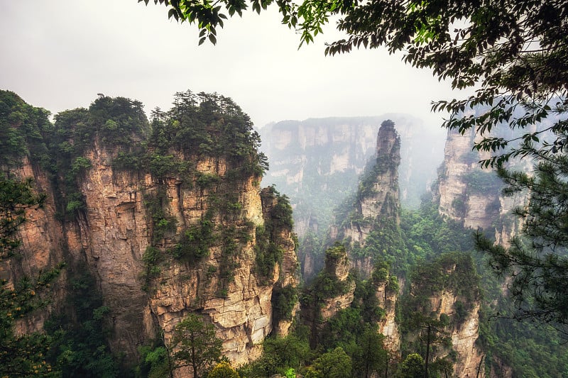 袁家界高耸的山峰预览效果