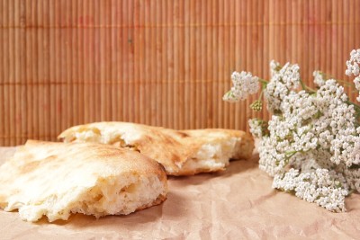家庭厨房里的新鲜皮塔饼