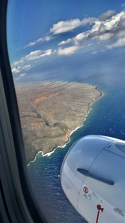 从一架波音737上的毛伊岛海岸线