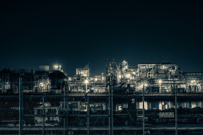 川崎京浜工业区的工厂夜景