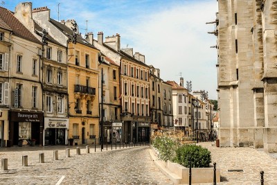 莫,France