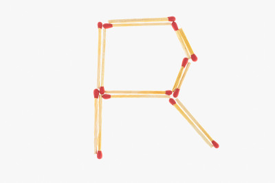字母R匹配