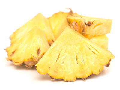 菠萝在白