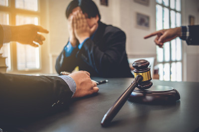 商人在申请破产时倍感压力，提出了破产和执行的概念。