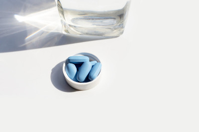 PrEP(接触前预防)用于预防艾滋病毒与一杯水