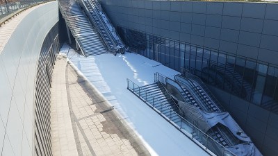 露天，废弃的商场电梯