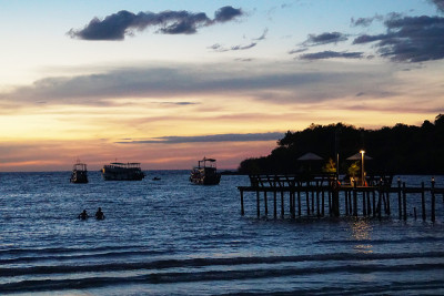 Koh kood岛，特拉特，泰国海滩日落，港口，桥，船