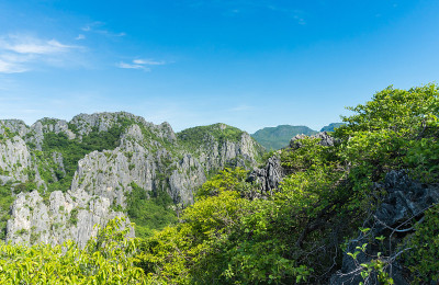岩石或石山考观景点普拉卓普基里汗泰国侧视图
