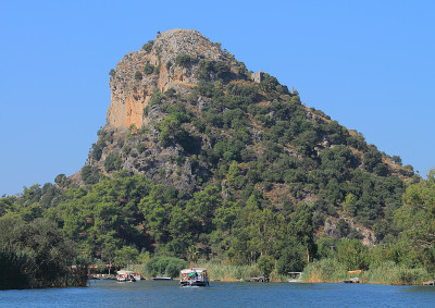 山,河,船只