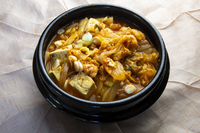 韩国泡菜金枪鱼炖汤叫做泡菜Jjigae