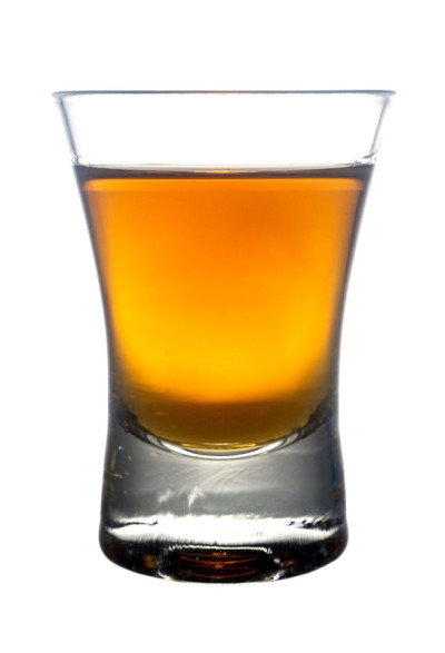 加白兰地或威士忌的鸡尾酒杯。