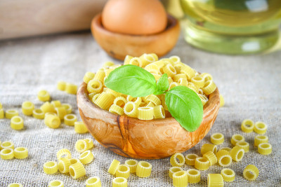 Ditalini通心粉。意大利面响。Tubettini和蓟。Anellini。