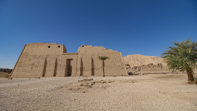 Medinet Habu神庙。埃及卢克索。位于Medinet Habu的拉美西斯三世殡仪馆是埃及卢克