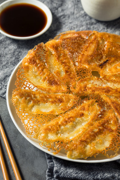 自制花边饺子锅贴