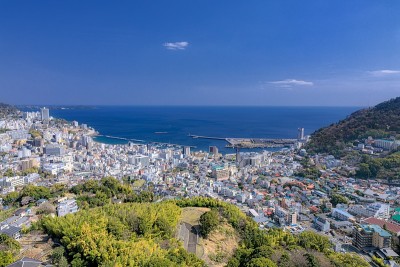 日本静冈县热海市的城市景观