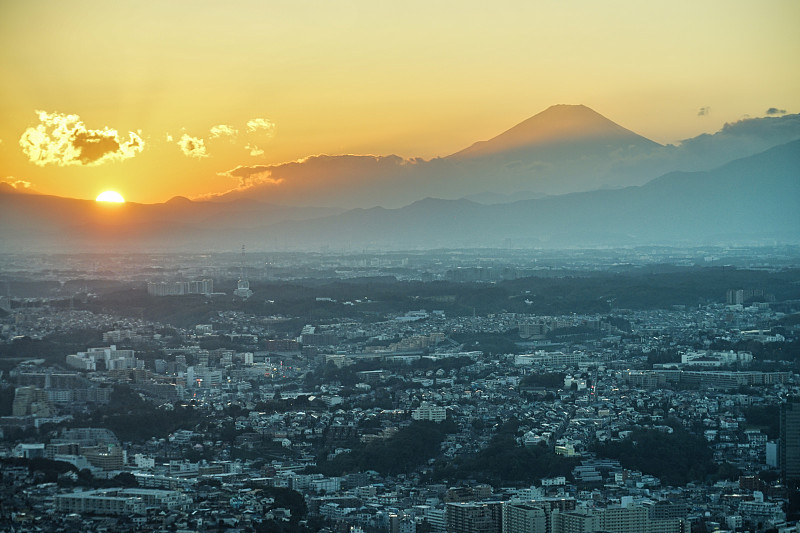 横滨市和富士山和黄昏