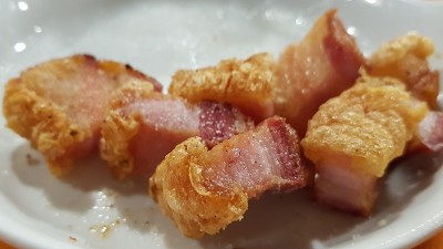 炸猪鼻子和口罩