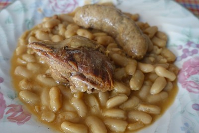 法式美食卡瑟勒豆焖鸭腿香肠