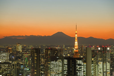 东京日落和富士山远景