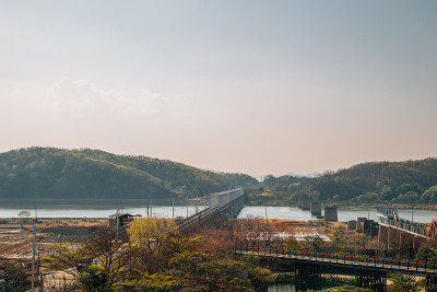 韩国坡州的临津江和平花公园的临津江山脉