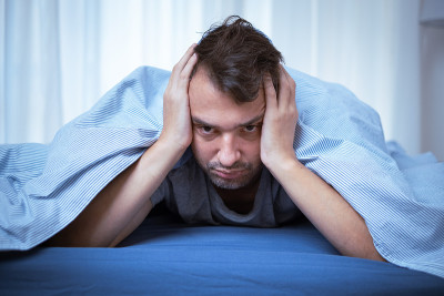 睡眠障碍。他醒不过来。