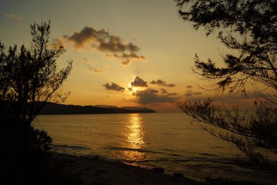 日本天美岛海滩上的日落景色