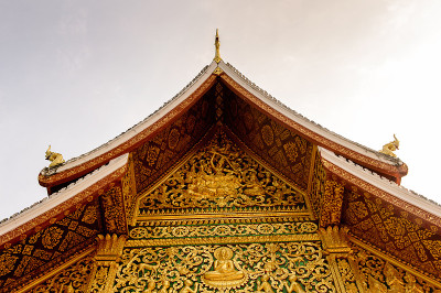 老挝琅勃拉邦国家博物馆的Haw Pha Bang佛寺的近景。