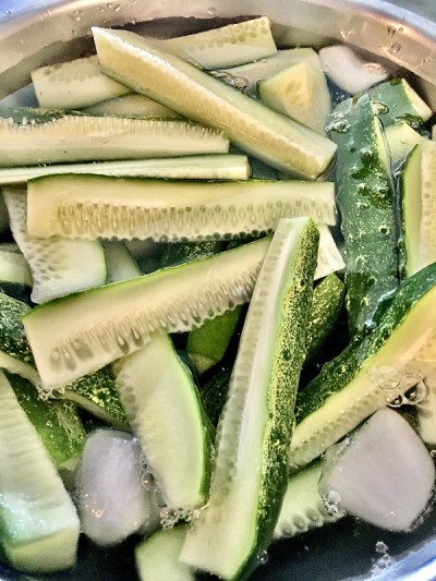 冰浴中的泡菜