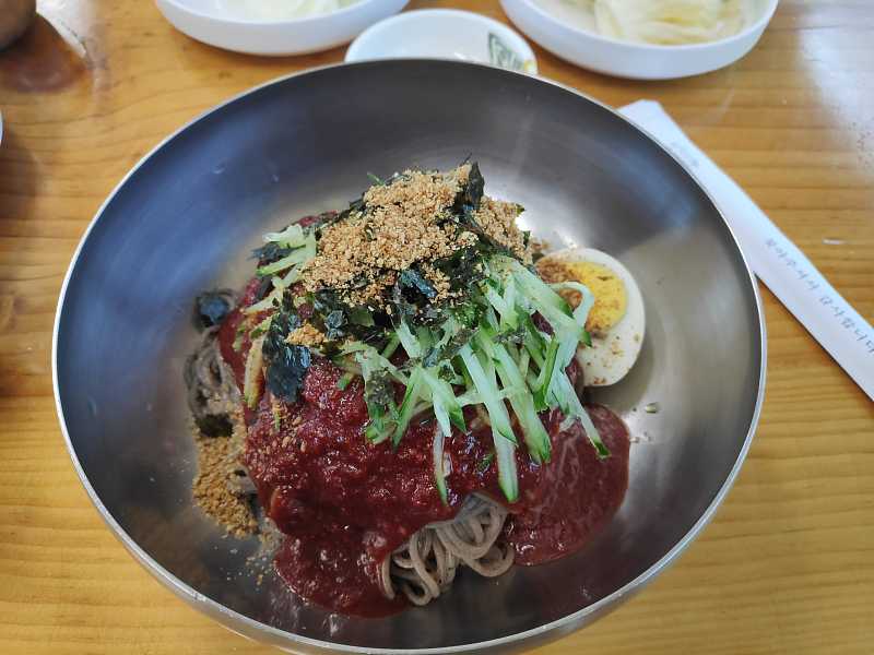 在元州的Bibim Makguksu, Gangwon-go