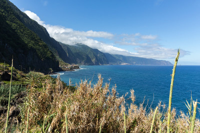 葡萄牙圣维森特地区马德拉北部海岸线的景色
