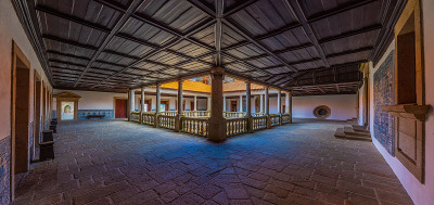 葡萄牙维绍大教堂内庭院