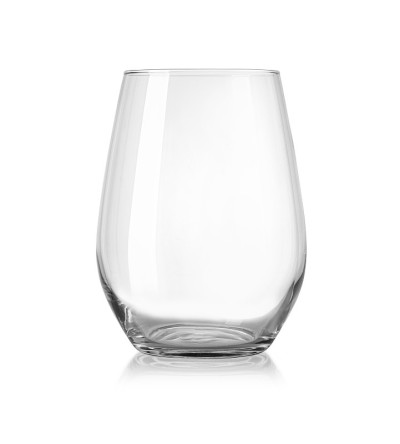 空酒杯盛酒，