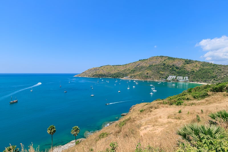 美丽的安达曼海从风车景点附近的蓬贴角，普吉岛，泰国