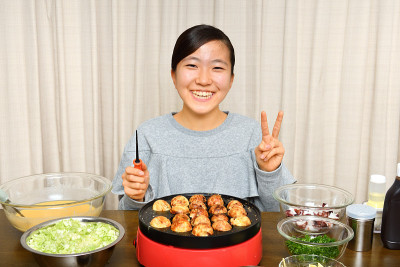 日本女孩喜欢章鱼馅饼派对