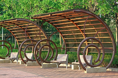 城市公园里的长椅
