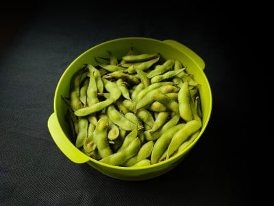 黑底蒸毛豆。