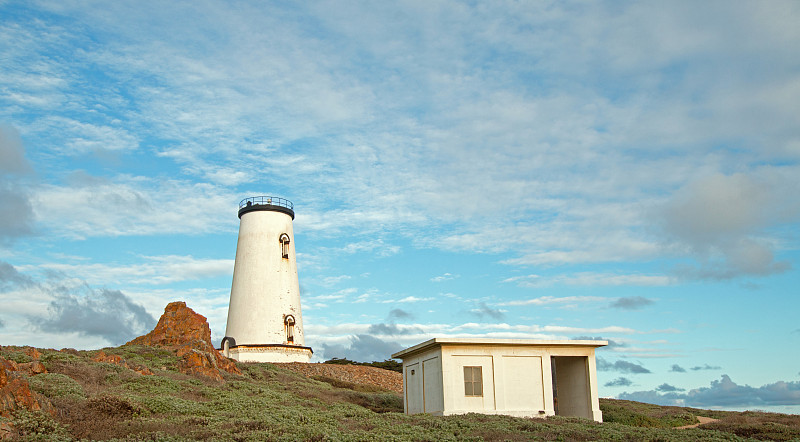 美国加州中部海岸的Piedras Blancas灯塔