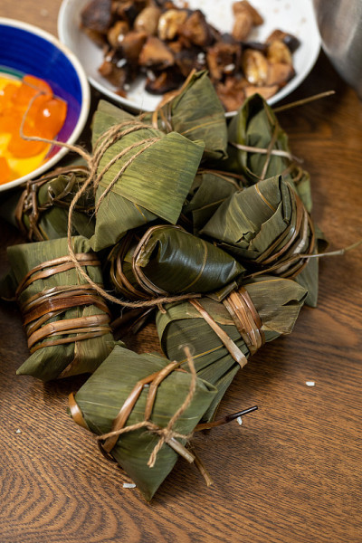 端午节包粽子