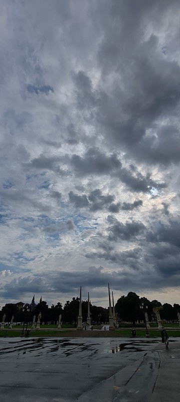 山谷草地