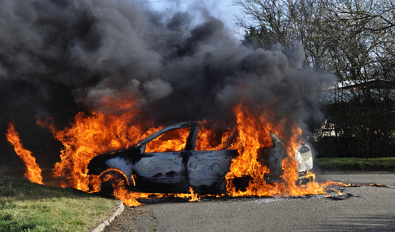 汽车着火了