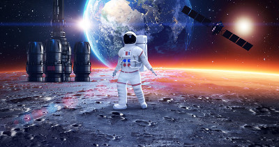 宇航员在星球上跳舞。移动和手势。
