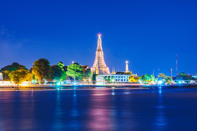 卧龙寺夜景