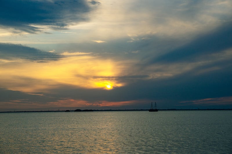 日落日出,阳光,,湖,自然,天空,水,美丽,风景,户外,海,夏天,旅游、海洋,云,风景优美,海滩,反