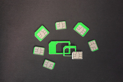 大量的nano和micro sim卡从sim卡适配器提取