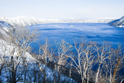 冬季的Masyu湖，北海道，日本